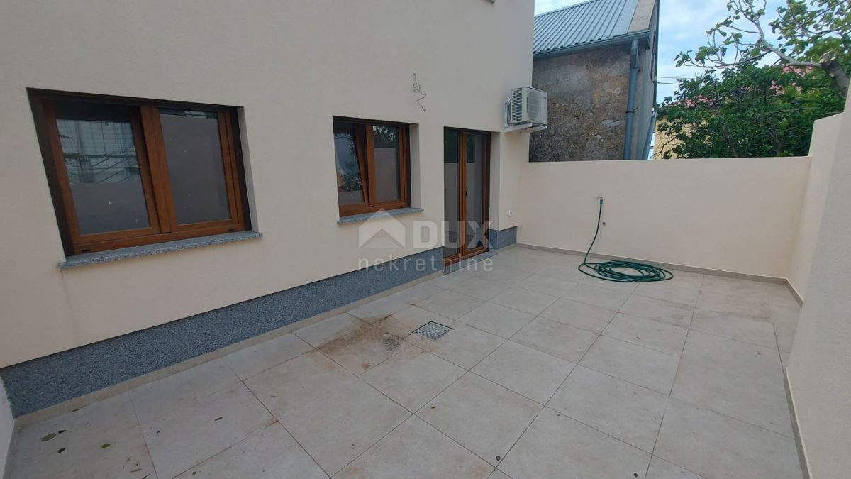 BAKAR, HRELJIN - hiša 150 m2, z dvema stanovanjema, novogradnja