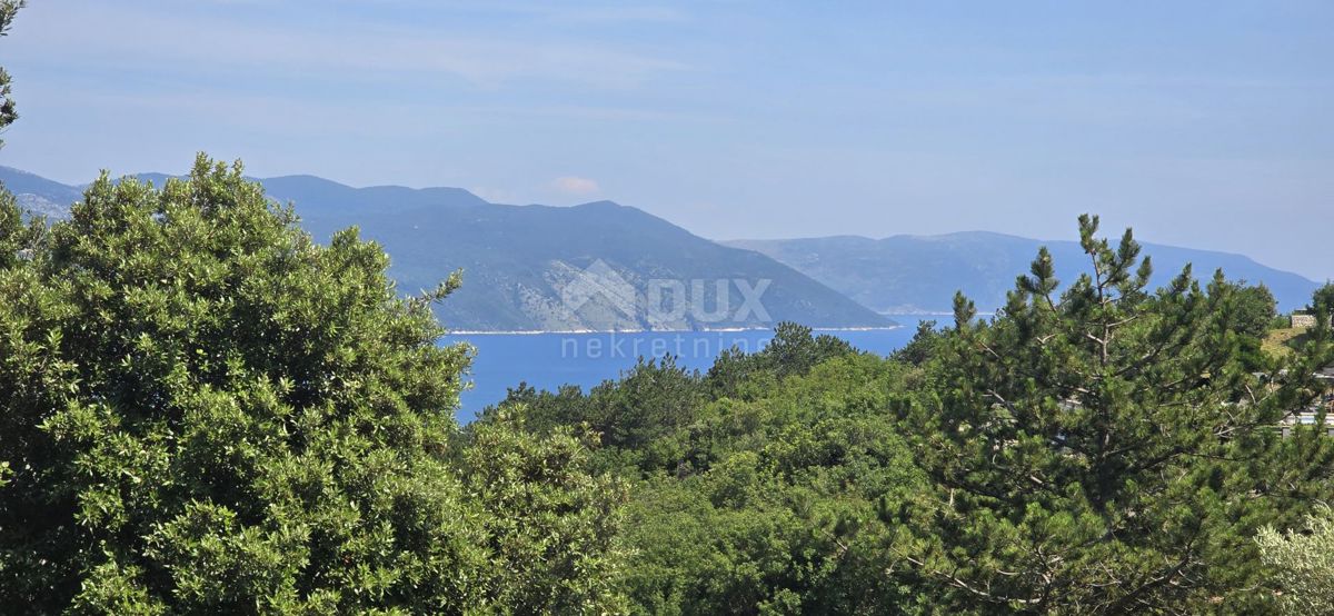 ISTRA, RABAC, OKOLICA - Gradbeno zemljišče s čudovitim pogledom na morje, idealno za gradnjo dveh vil