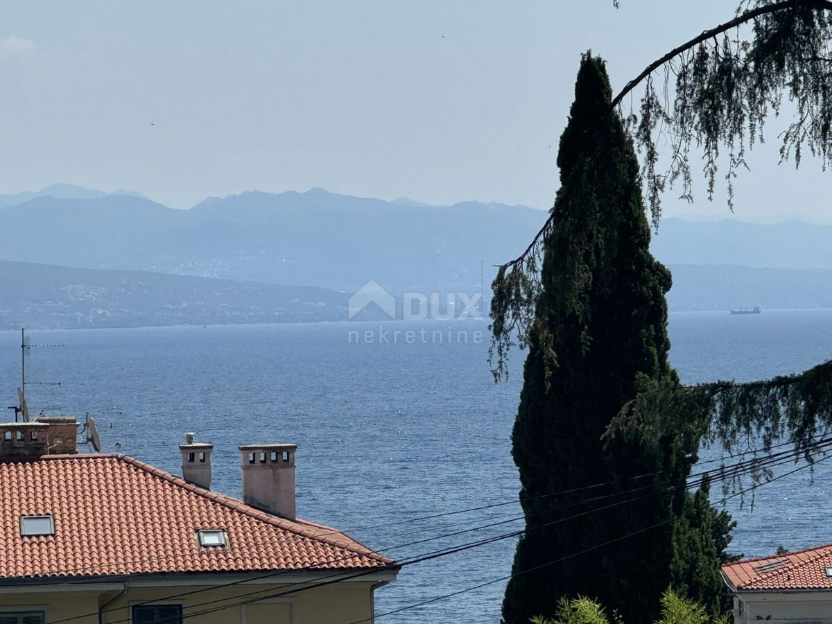 OPATIJA, CENTER - opremljeno stanovanje, velika terasa!!