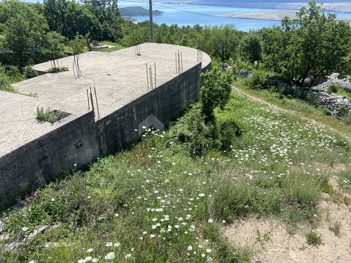 RIJEKA, ŠMRIKA - gradbeno zemljišče 860 m2 s pogledom na morje in zgrajeno temeljno ploščo za stanovanjski objekt - stanovanja / apartmaji / družinska hiša / vila! PRILOŽNOST!