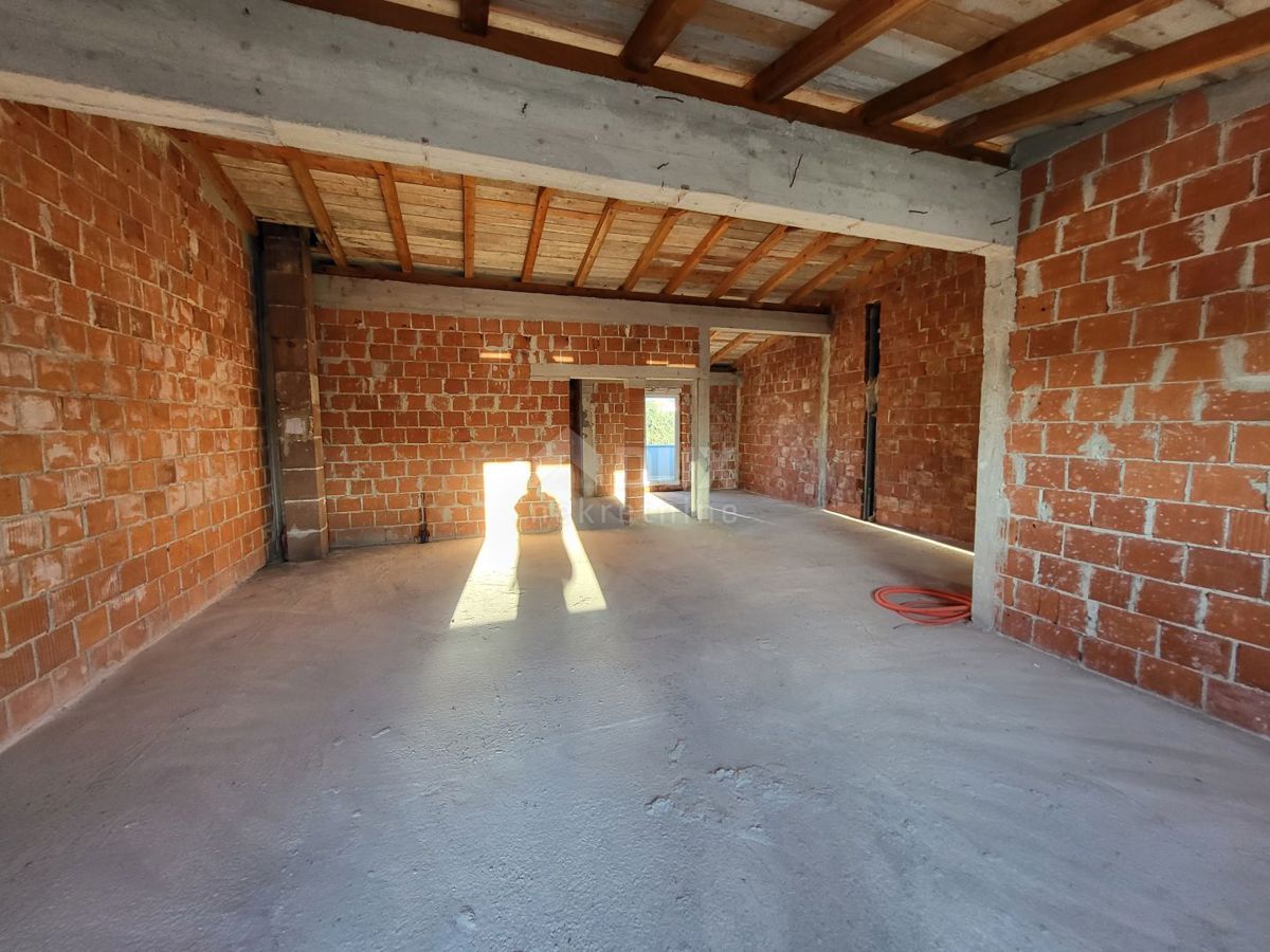 BELAFUŽA, ZADAR - Prostorno stanovanje 96 m2 na odlični lokaciji