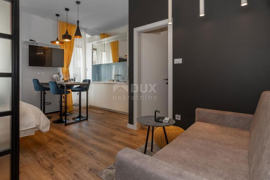 RIJEKA, CENTER - Novo adaptirano 2 sobno stanovanje, 75 m2