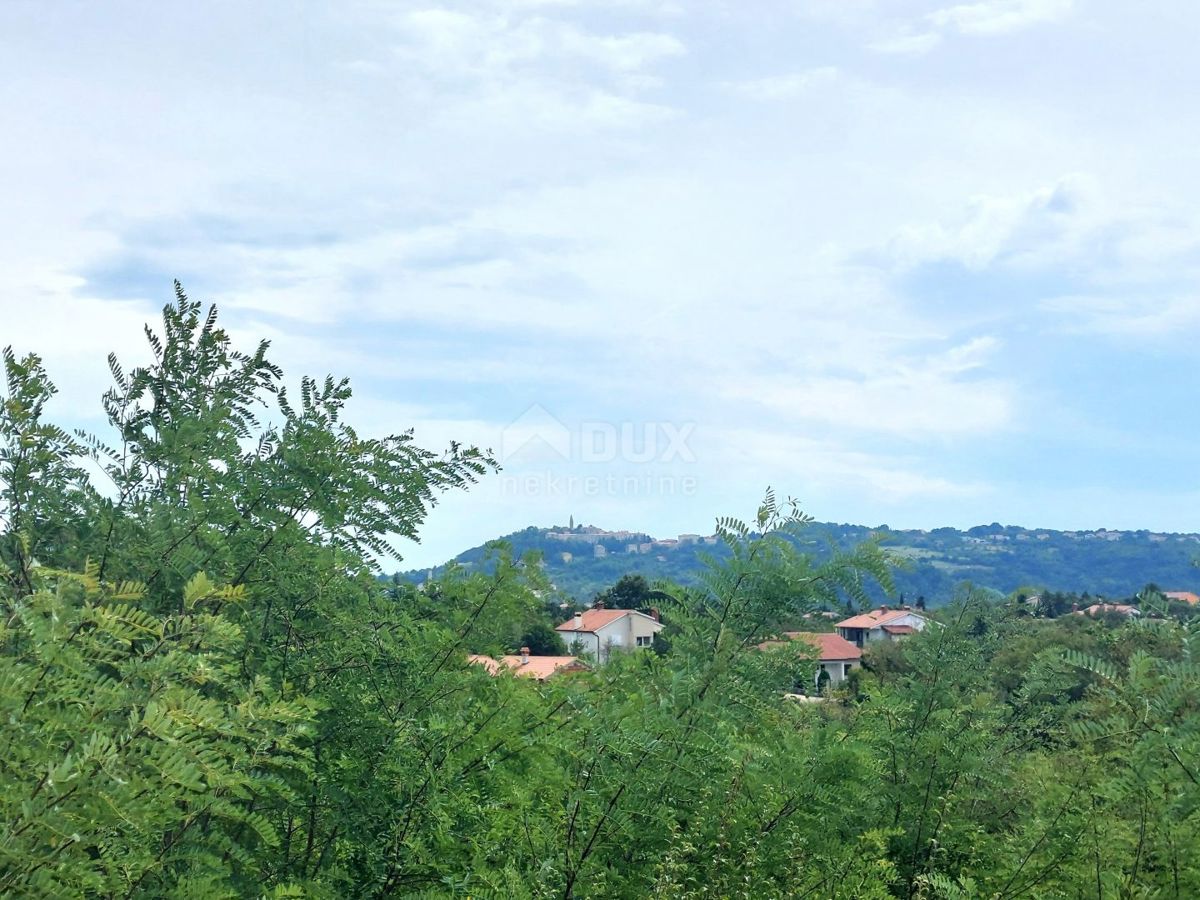 ISTRA, LABIN - Gradbeno zemljišče s pogledom na staro mestno jedro, peš stran od mesta