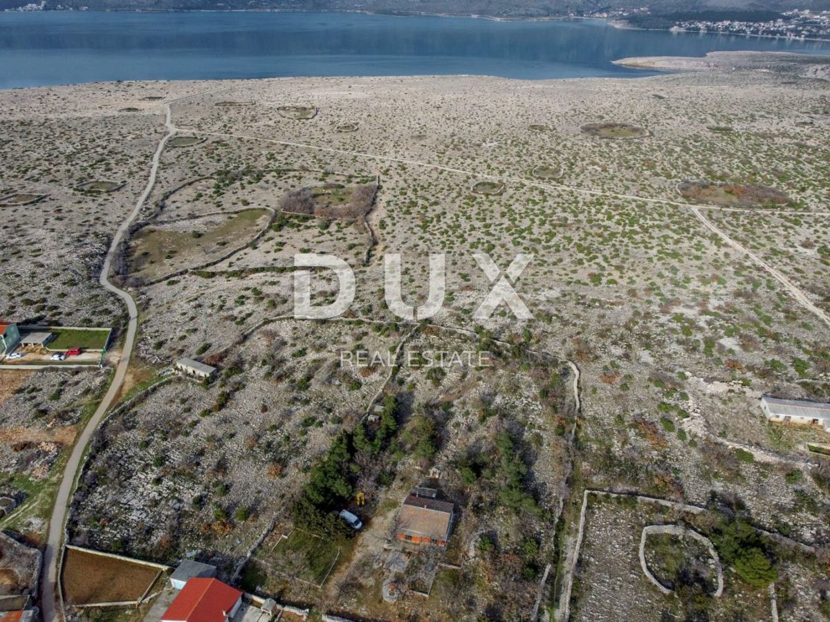 ZADAR, POSEDARJE - Atraktivno zemljišče s pogledom na Velebit