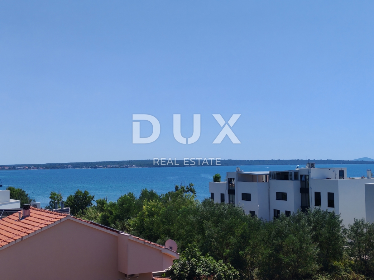 ZADAR, PRIVLAKA - Luksuzni penthouse z bazenom na strešni terasi! S5