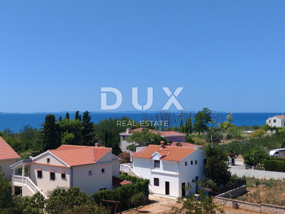 ZADAR, PRIVLAKA - Luksuzni penthouse z bazenom na strešni terasi! S5