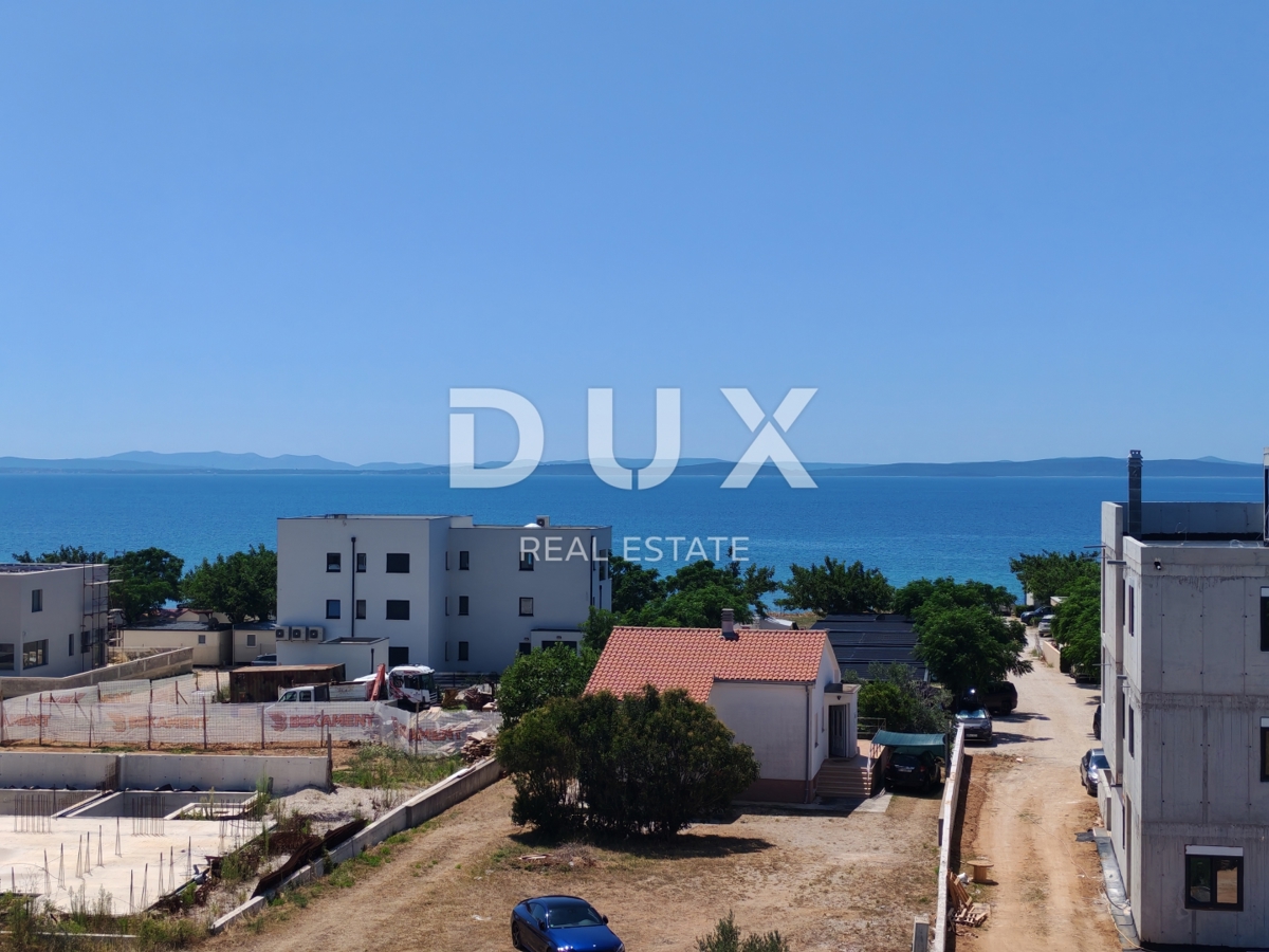 ZADAR, PRIVLAKA - Luksuzni penthouse z bazenom na strešni terasi! S5