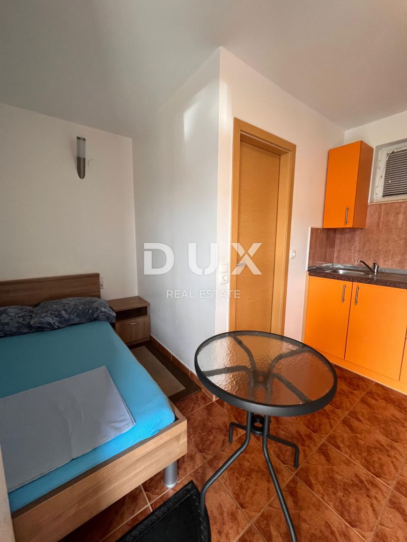 ŠIBENIK, BILICE - Hiša s 5 apartmaji 100 m od morja