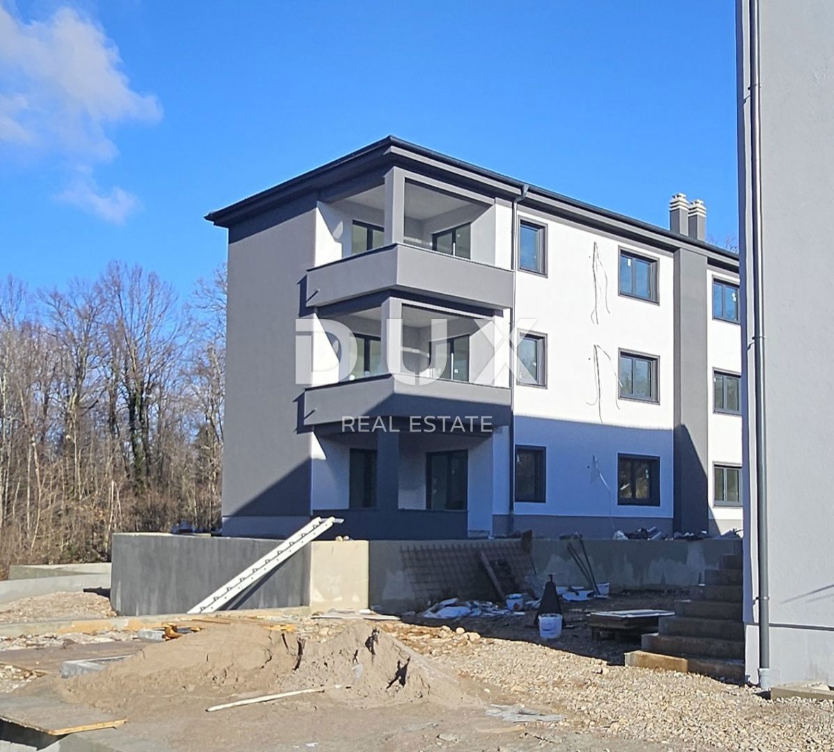 MATULJI, JUŠIĆI, JURDANI - stanovanje 84m2 v novogradnji z dnevno sobo + 2 spalnici in vrtom 