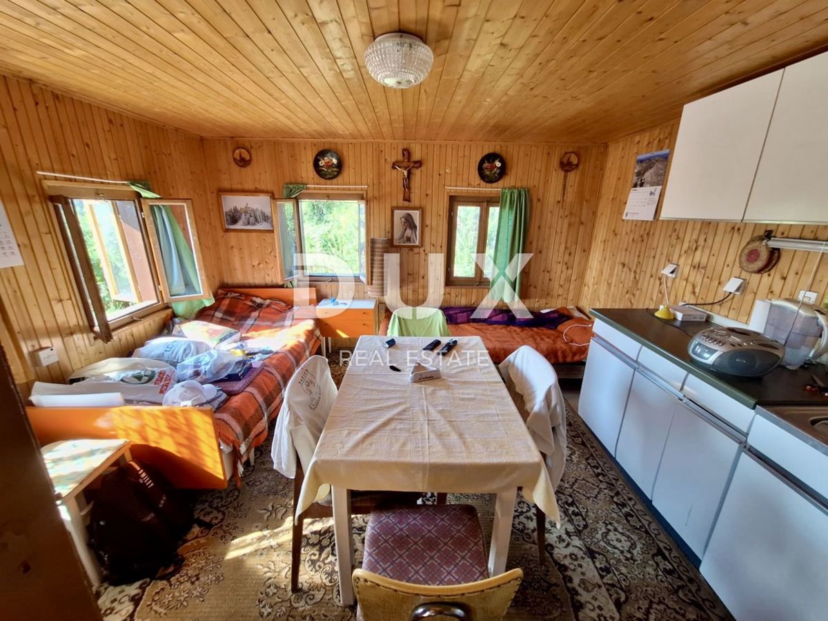 TRAKOŠĆAN, BEDNJA - lesena hiša s pogledom na grad Trakošćan!