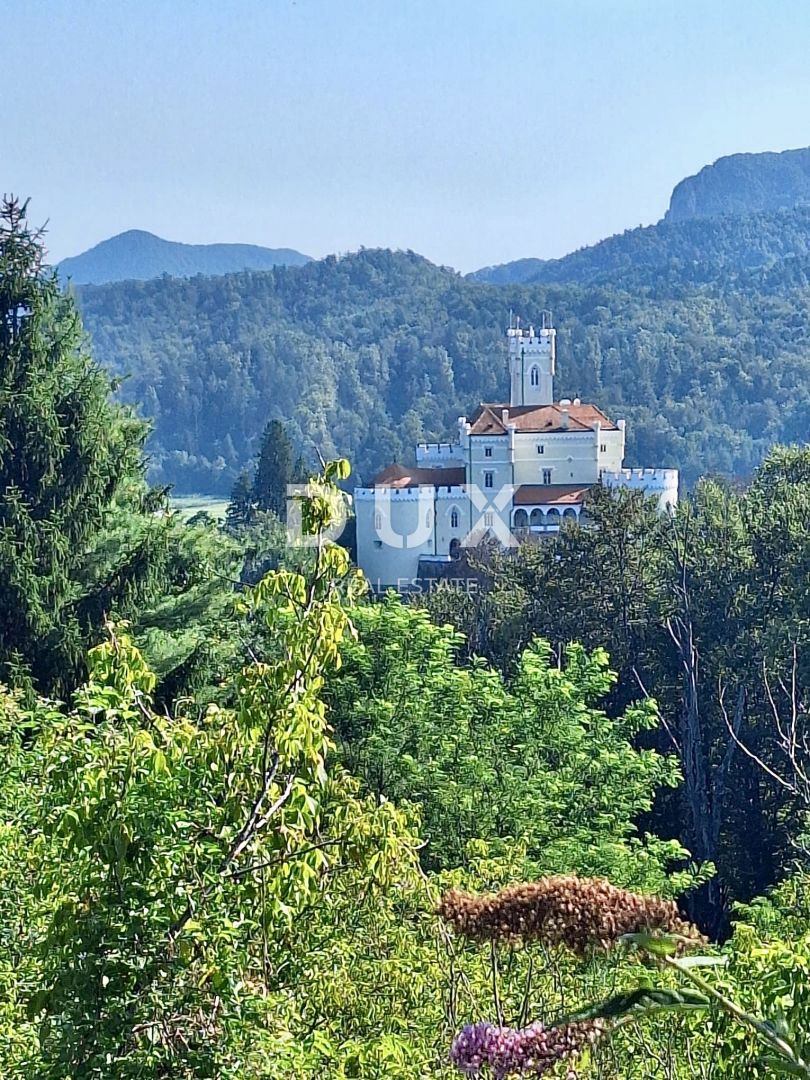 TRAKOŠĆAN, BEDNJA - lesena hiša s pogledom na grad Trakošćan!