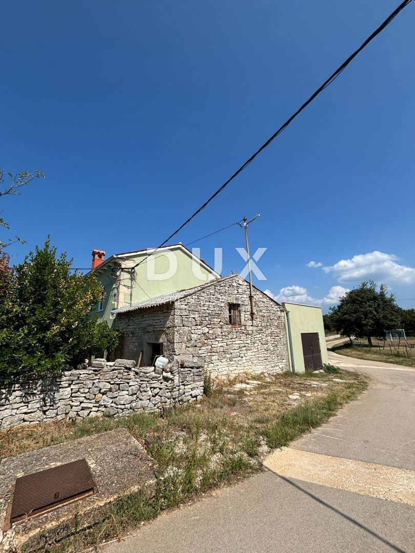 ISTRA, SVETVINČENAT - Delno prenovljena istrska hiša na mirni lokaciji! UPORABNO DOVOLJENJE!