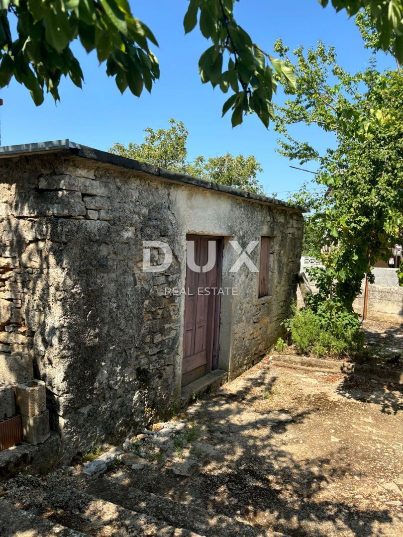 ISTRA, SVETVINČENAT - Delno prenovljena istrska hiša na mirni lokaciji! UPORABNO DOVOLJENJE!