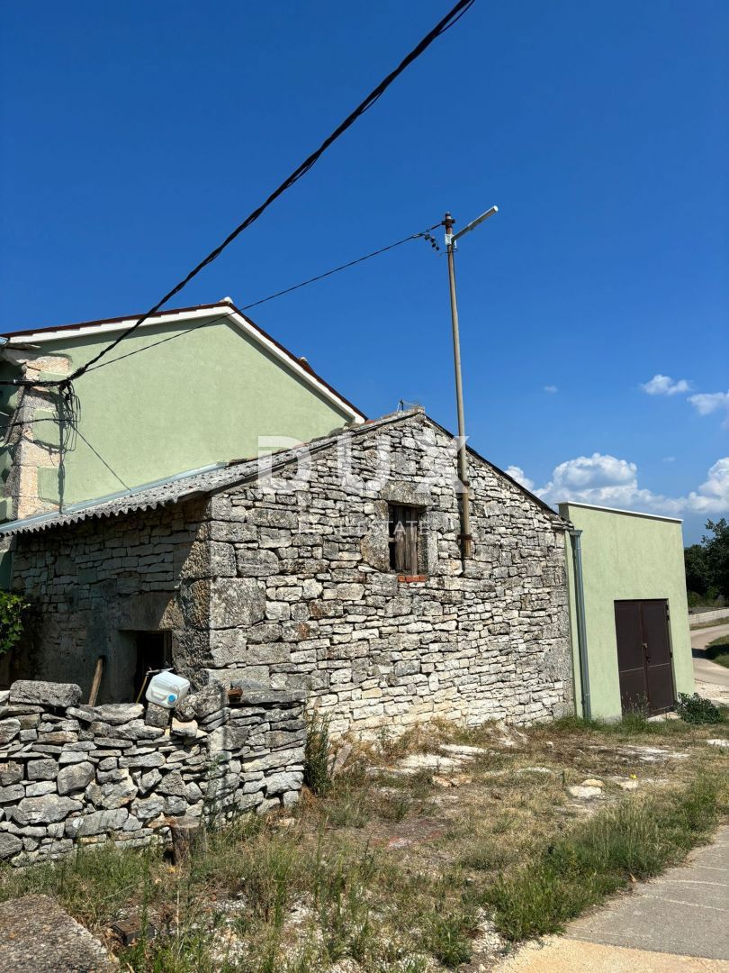 ISTRA, SVETVINČENAT - Delno prenovljena istrska hiša na mirni lokaciji! UPORABNO DOVOLJENJE!
