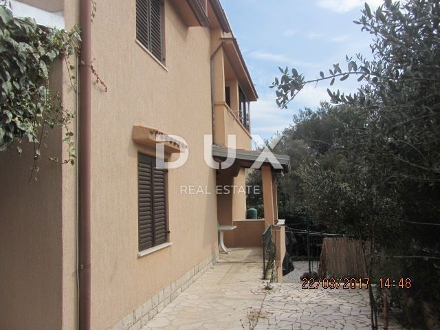 MALI LOŠINJ, ARTATORE - Hiša s tremi apartmaji in razvitim turizmom