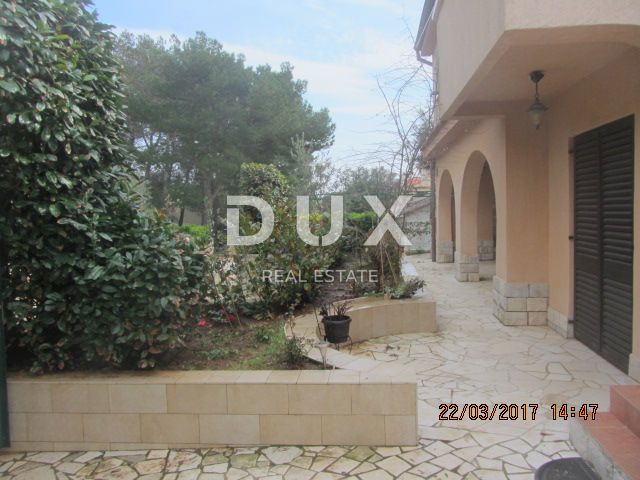 MALI LOŠINJ, ARTATORE - Hiša s tremi apartmaji in razvitim turizmom