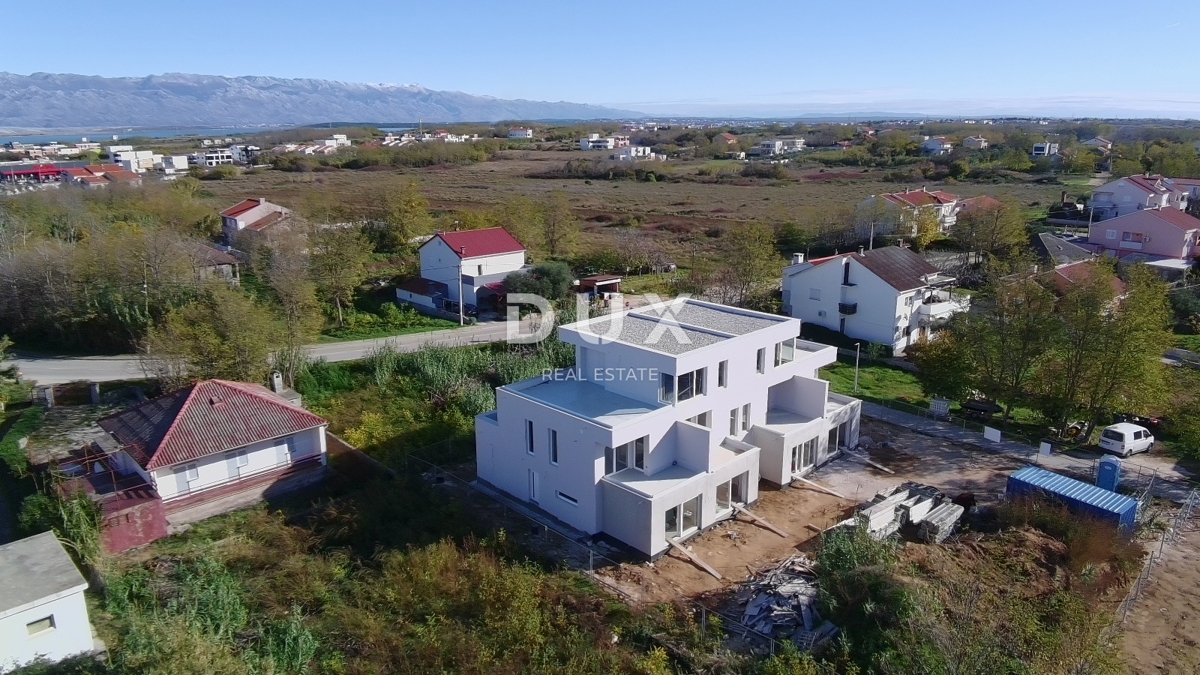 ZADAR, PRIVLAKA - Dvoetažni apartma z lastnim vrtom, 3 minute hoje do peščene plaže! IN