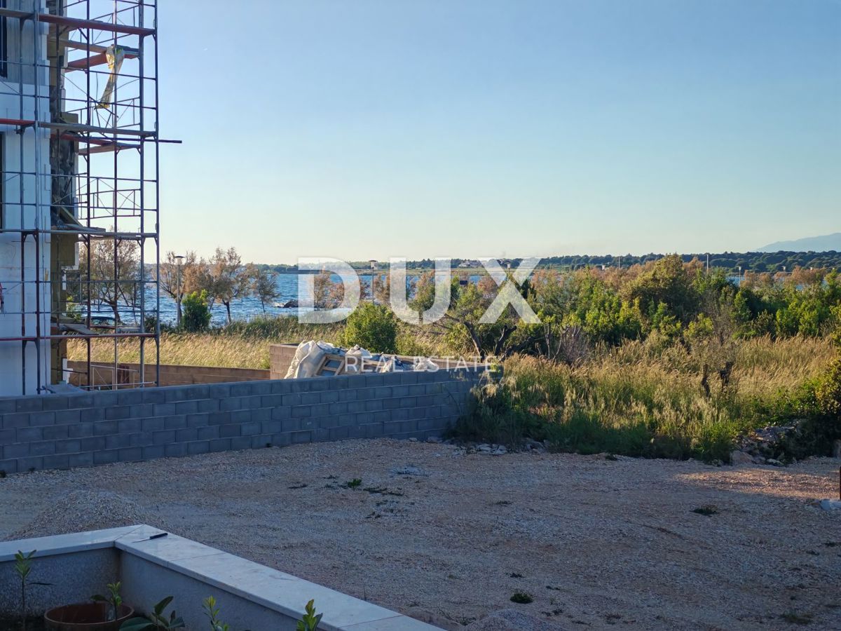 ZADAR, ZATON - Vrhunska novogradnja 30 metrov od plaže! S1