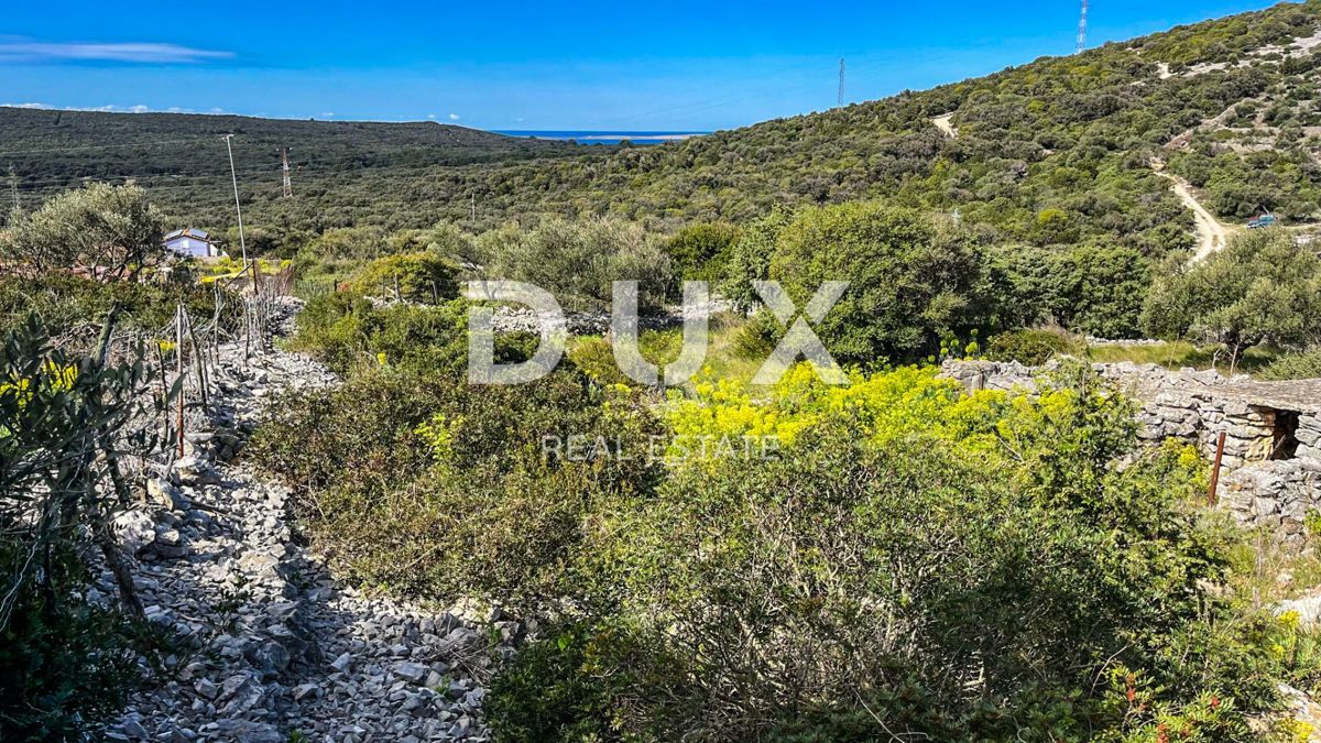 MALI LOŠINJ - Gradbeno zemljišče na mirni lokaciji s pogledom na morje