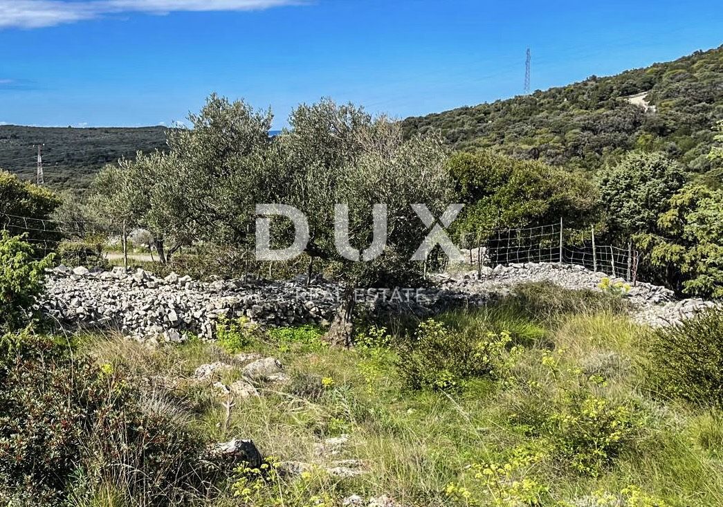 MALI LOŠINJ - Gradbeno zemljišče na mirni lokaciji s pogledom na morje
