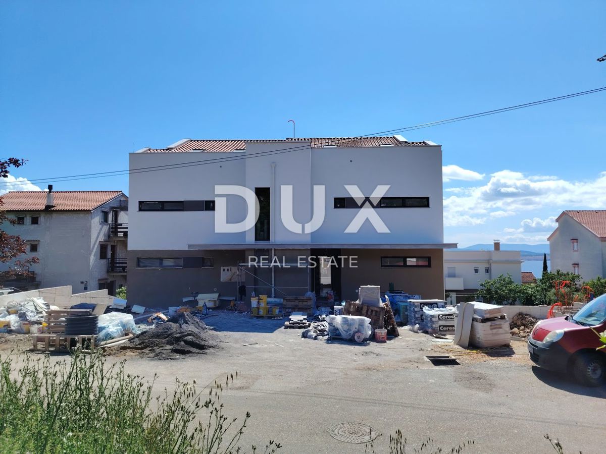 CRIKVENICA, DRAMALJ - Dvonadstropno stanovanje z bazenom 300 metrov od morja!