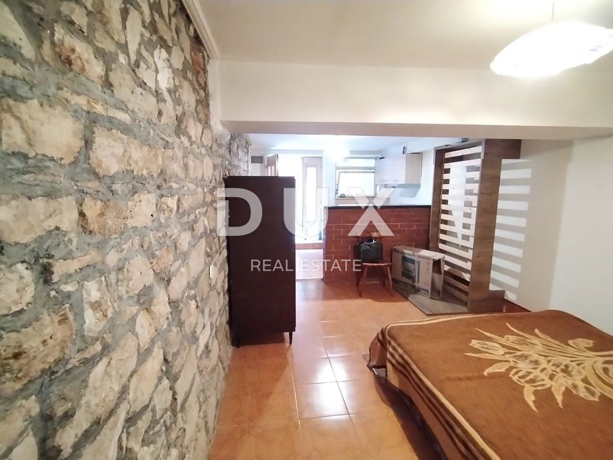 ISTRA, ROVINJ - Izključno samo v Duxu! Garsonjera v samem središču starega mestnega jedra!