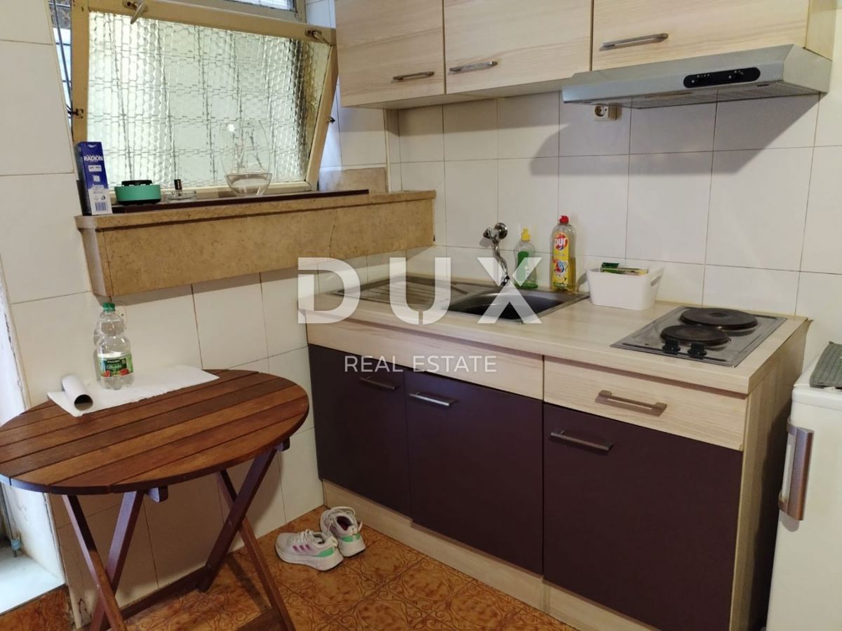 ISTRA, ROVINJ - Izključno samo v Duxu! Garsonjera v samem središču starega mestnega jedra!