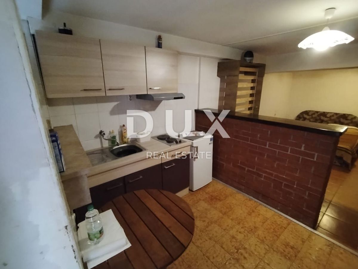 ISTRA, ROVINJ - Izključno samo v Duxu! Garsonjera v samem središču starega mestnega jedra!