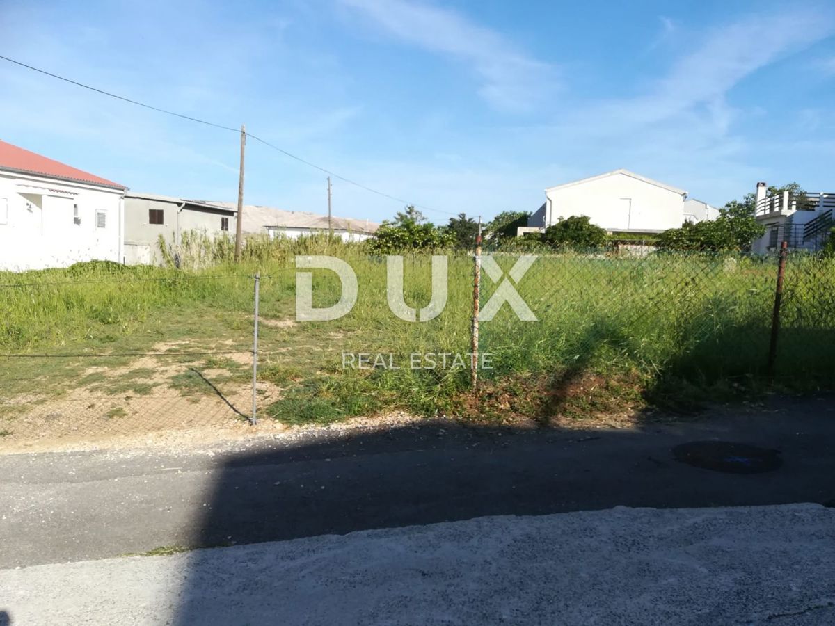 OTOK PAG - gradbeno zemljišče, 370 m2, asfaltni dostop