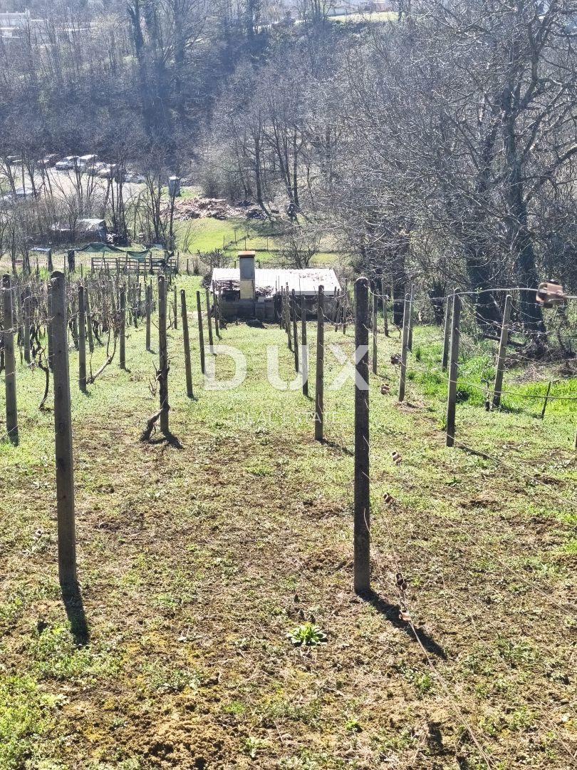 ZAGREB, ČRNOMEREC, MIKULIĆI - Zemljišče s hišo in možnostjo gradnje