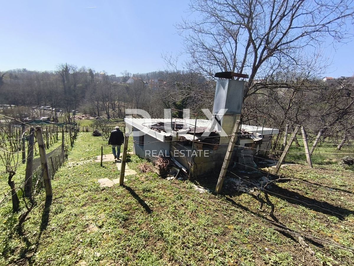 ZAGREB, ČRNOMEREC, MIKULIĆI - Zemljišče s hišo in možnostjo gradnje