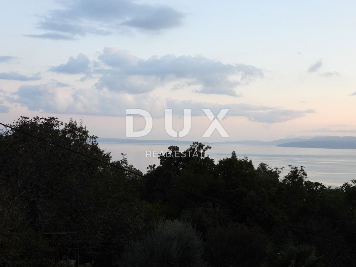 OPATIJA, MATULJI - hiša 400m2 z dupleks stanovanjem in dvema stanovanjema + vrt 710m2