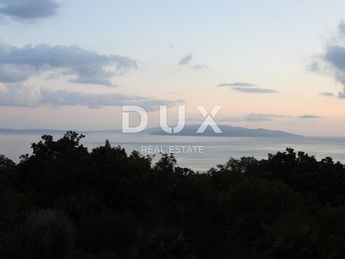 OPATIJA, MATULJI - hiša 400m2 z dupleks stanovanjem in dvema stanovanjema + vrt 710m2