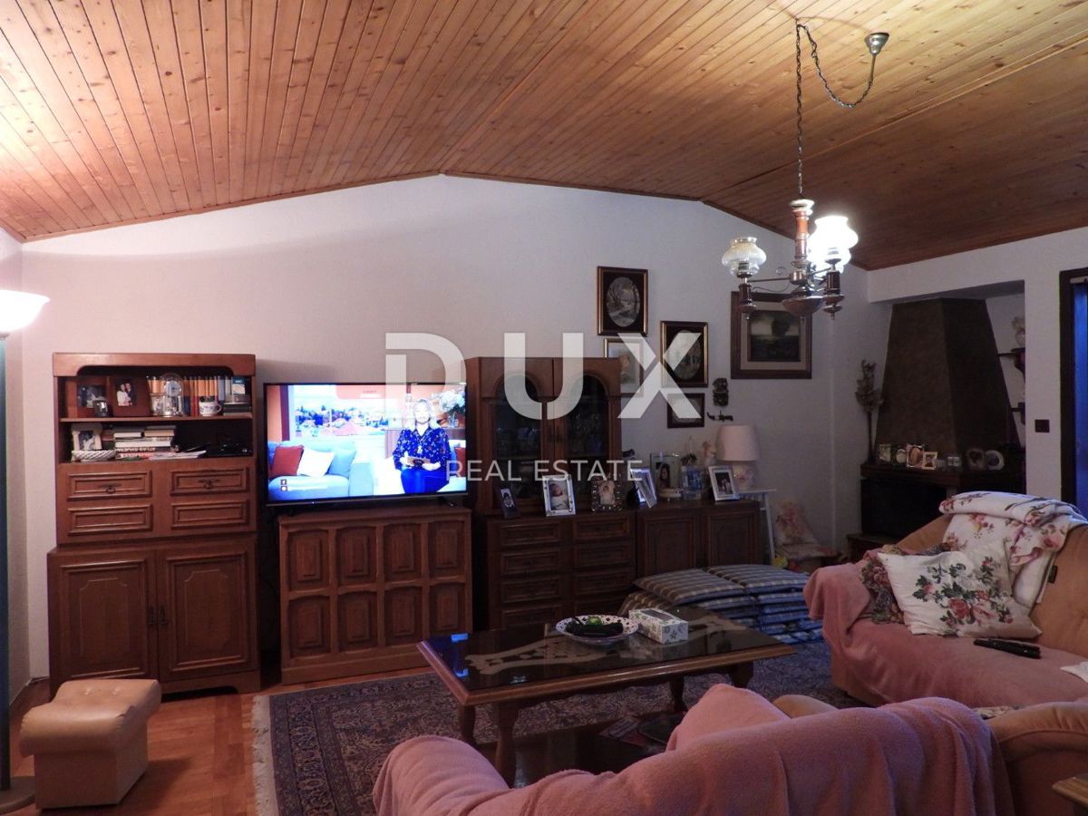 OPATIJA, MATULJI - hiša 400m2 z dupleks stanovanjem in dvema stanovanjema + vrt 710m2