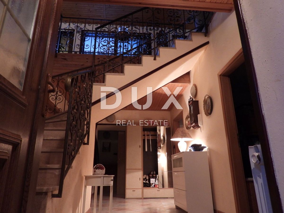 OPATIJA, MATULJI - hiša 400m2 z dupleks stanovanjem in dvema stanovanjema + vrt 710m2