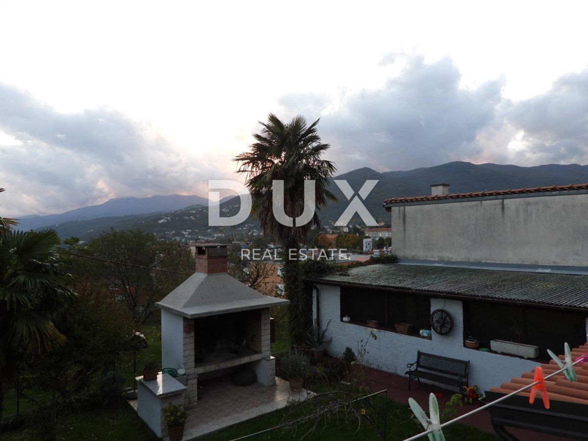 OPATIJA, MATULJI - hiša 400m2 z dupleks stanovanjem in dvema stanovanjema + vrt 710m2