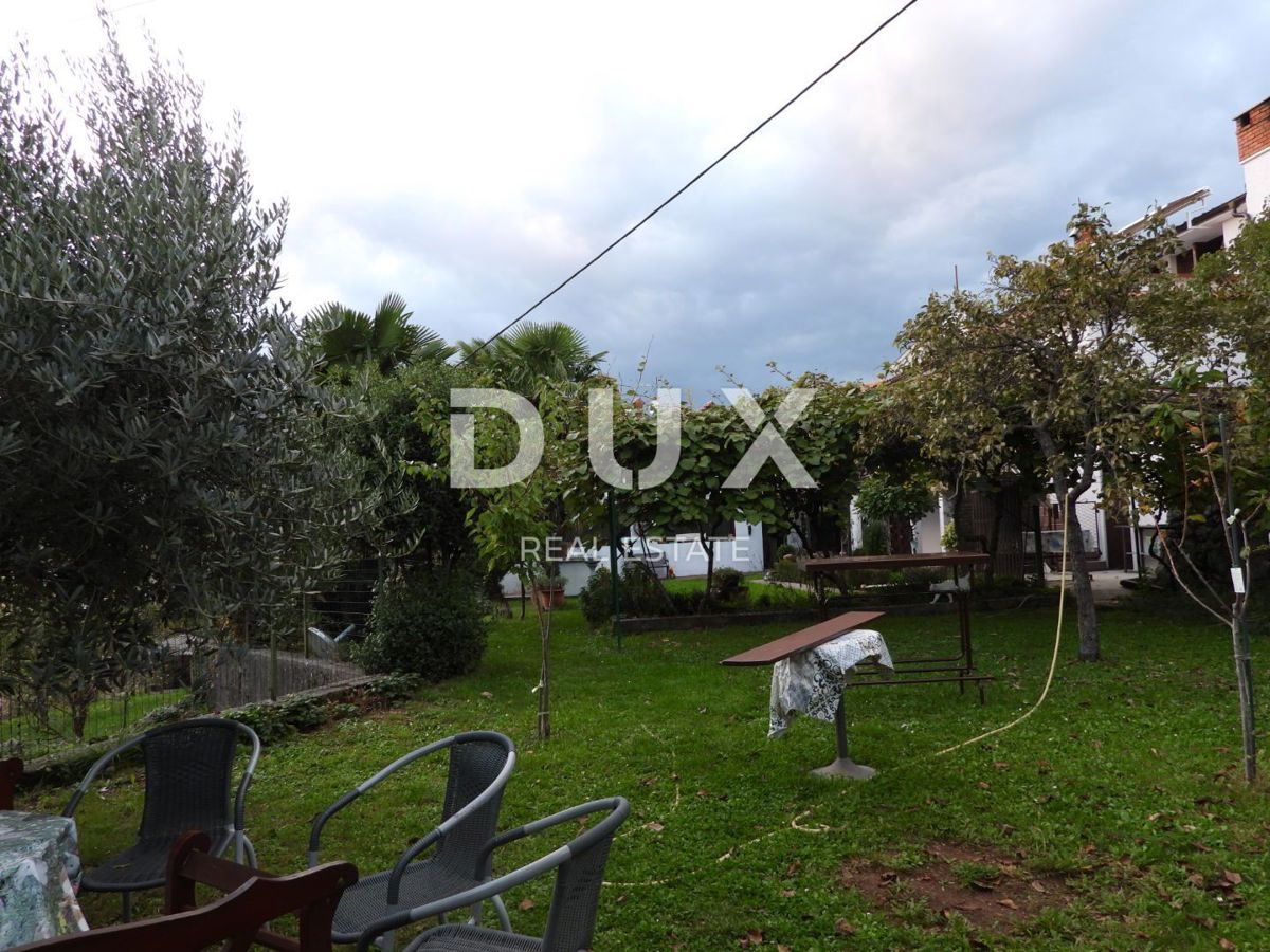 OPATIJA, MATULJI - hiša 400m2 z dupleks stanovanjem in dvema stanovanjema + vrt 710m2