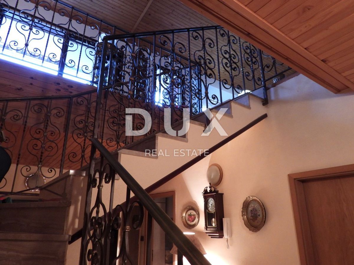 OPATIJA, MATULJI - hiša 400m2 z dupleks stanovanjem in dvema stanovanjema + vrt 710m2