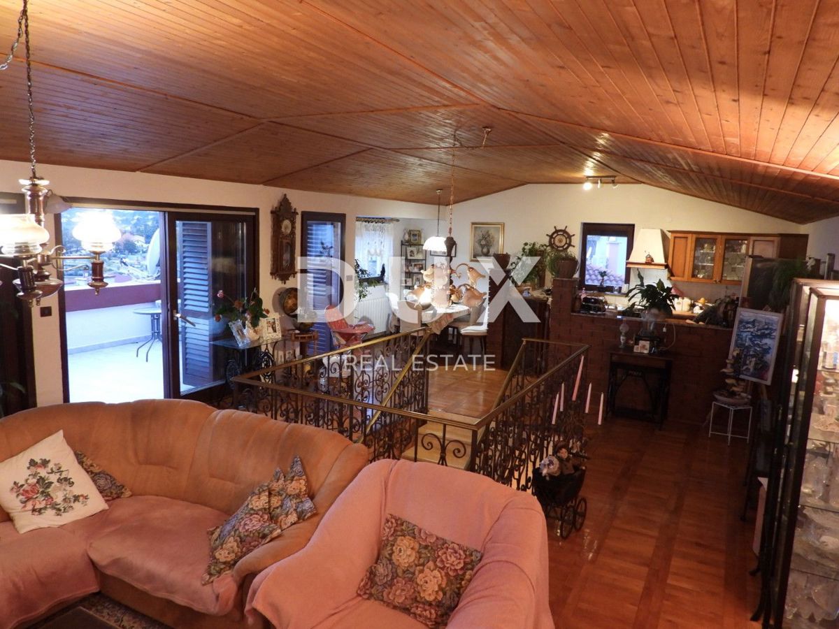 OPATIJA, MATULJI - hiša 400m2 z dupleks stanovanjem in dvema stanovanjema + vrt 710m2