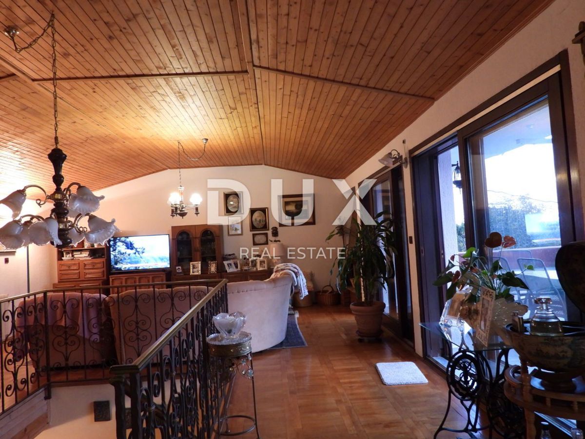 OPATIJA, MATULJI - hiša 400m2 z dupleks stanovanjem in dvema stanovanjema + vrt 710m2