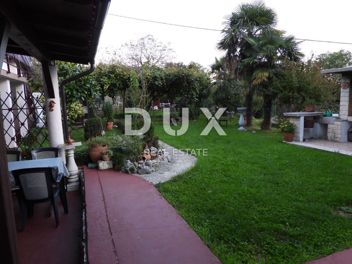 OPATIJA, MATULJI - hiša 400m2 z dupleks stanovanjem in dvema stanovanjema + vrt 710m2