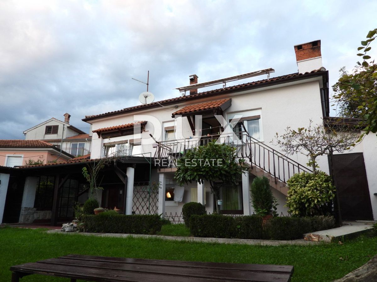 OPATIJA, MATULJI - hiša 400m2 z dupleks stanovanjem in dvema stanovanjema + vrt 710m2