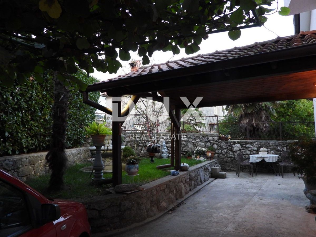 OPATIJA, MATULJI - hiša 400m2 z dupleks stanovanjem in dvema stanovanjema + vrt 710m2