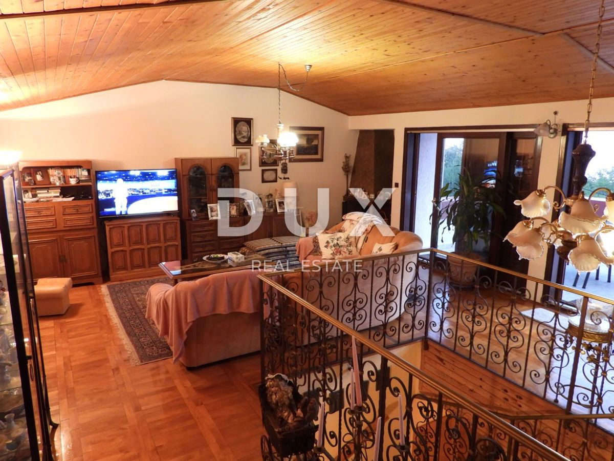 OPATIJA, MATULJI - hiša 400m2 z dupleks stanovanjem in dvema stanovanjema + vrt 710m2