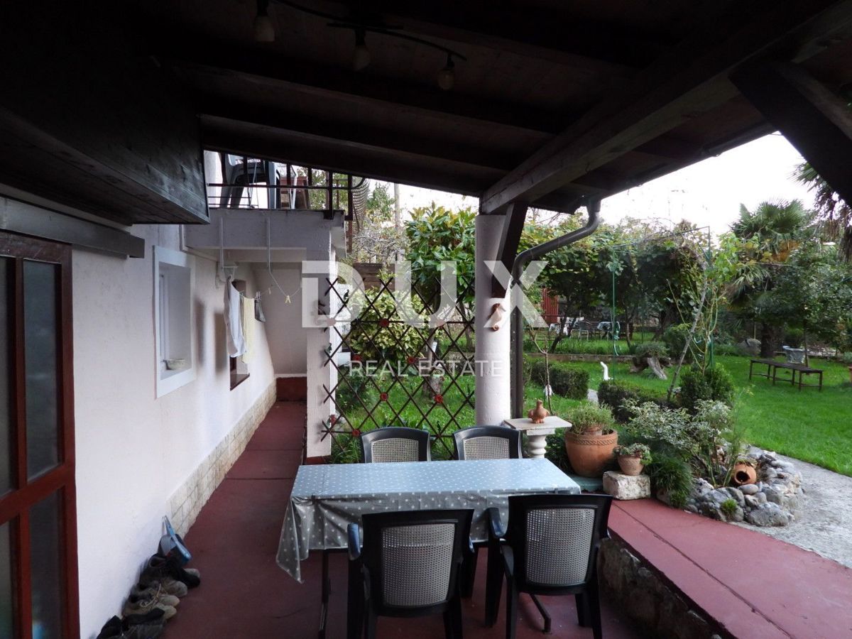 OPATIJA, MATULJI - hiša 400m2 z dupleks stanovanjem in dvema stanovanjema + vrt 710m2
