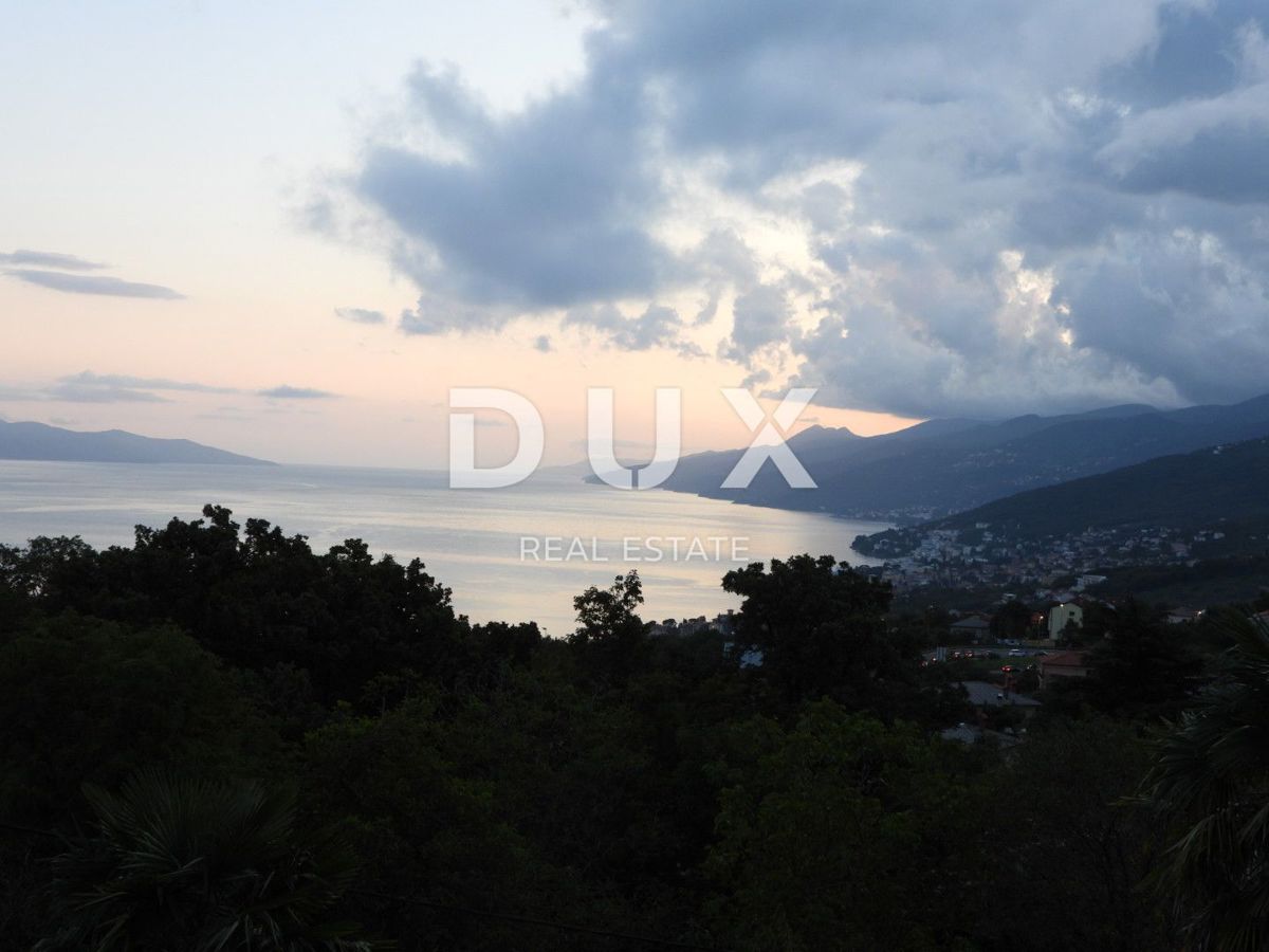 OPATIJA, MATULJI - hiša 400m2 z dupleks stanovanjem in dvema stanovanjema + vrt 710m2