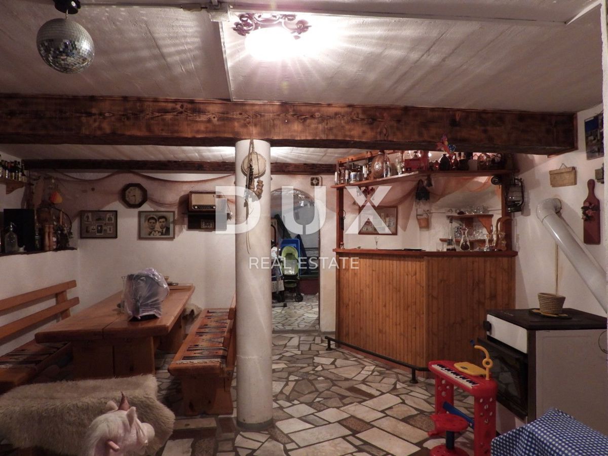OPATIJA, MATULJI - hiša 400m2 z dupleks stanovanjem in dvema stanovanjema + vrt 710m2