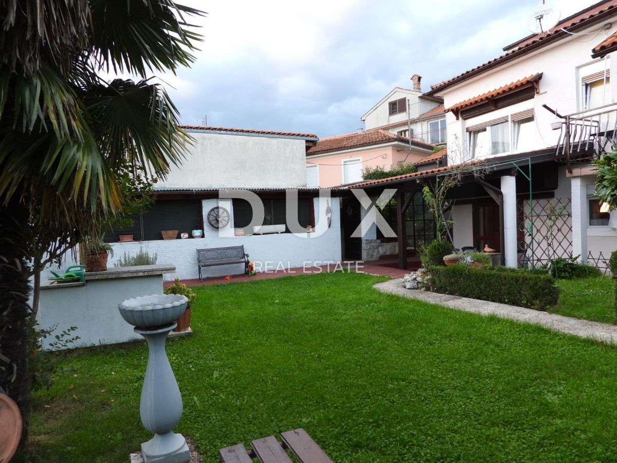 OPATIJA, MATULJI - hiša 400m2 z dupleks stanovanjem in dvema stanovanjema + vrt 710m2