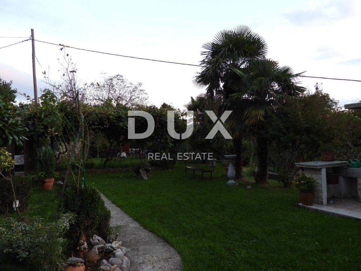 OPATIJA, MATULJI - hiša 400m2 z dupleks stanovanjem in dvema stanovanjema + vrt 710m2