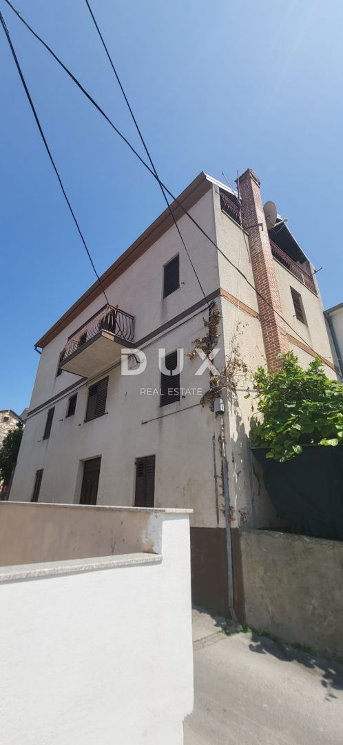 OTOK UGLJAN, KALI - Prostorna hiša 180 m od morja s štirimi nadstropji in tremi parkirnimi mesti!